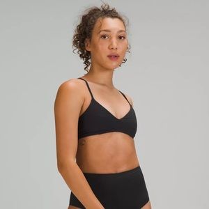 NEW in bag Lululemon seersucker swim top-SMALL